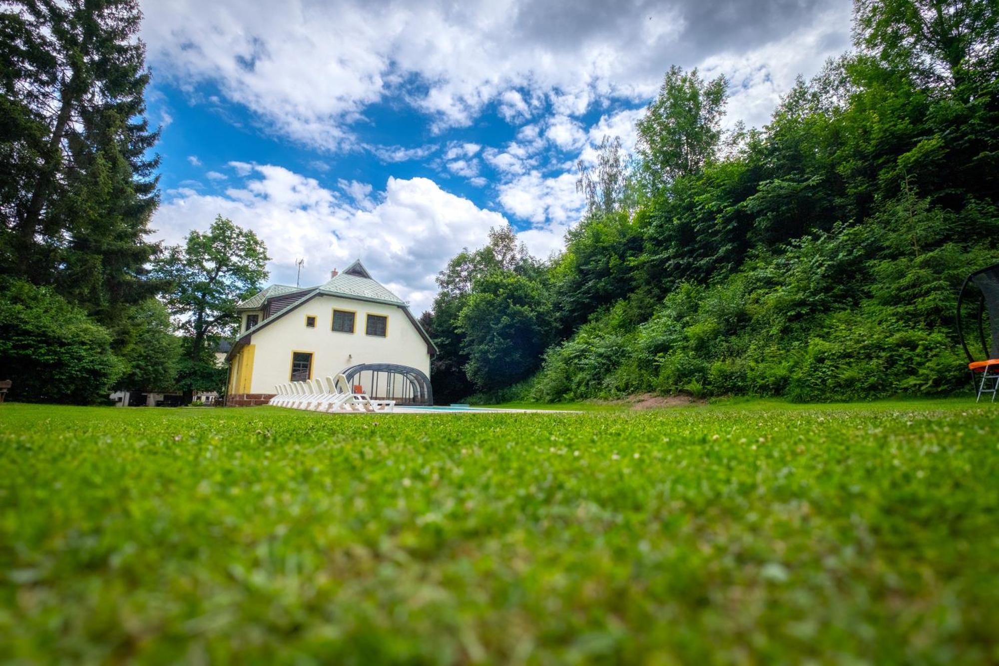 Villa With A Covered Pool, Park, And Playground Svoboda nad Úpou
