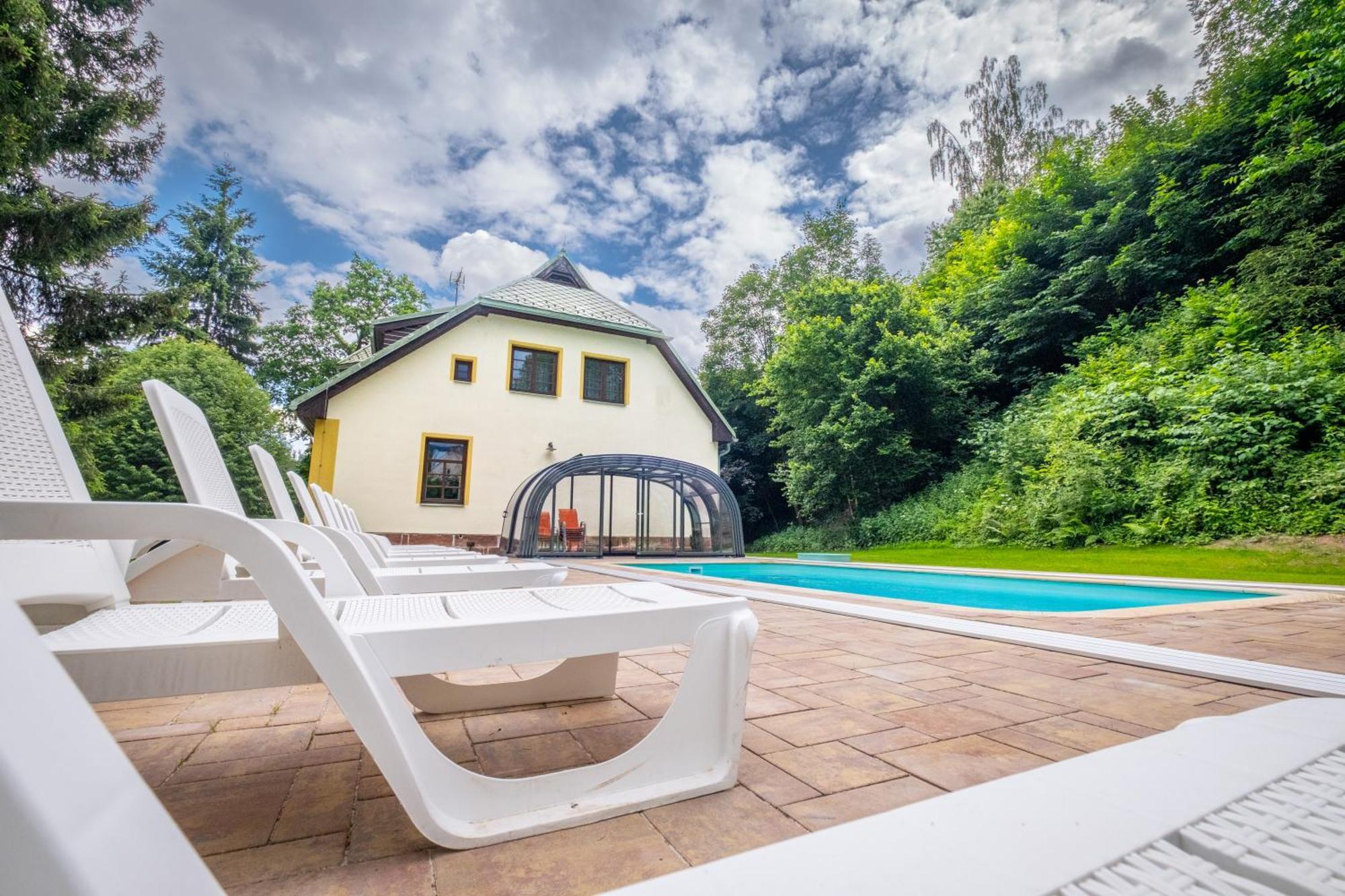 Villa With A Covered Pool, Park, And Playground *
